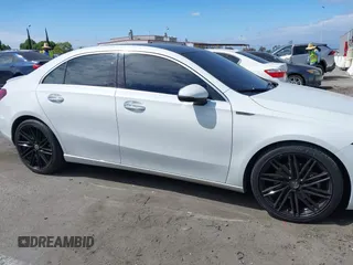 2020 Mercedes-Benz A 220 z VIN WDD3G4EB4LW038378, wystawiony jako IAAI lot #42042782 z przebiegiem 72 198 mil mil oraz . Historia ofert i sprzedaży dostępna na DreamBid. Obrazek 13.