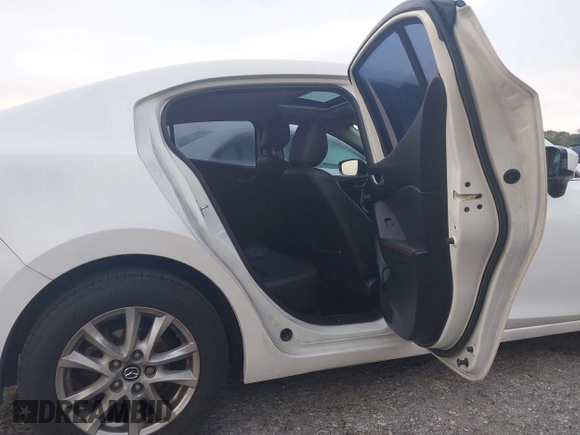 2014 Mazda 3 i Grand Touring with VIN JM1BM1W72E1122173, listed as a IAAI auction lot 41922628 with 118,772 mi miles and . Bid and sale history available at carsss.com. Image 8.