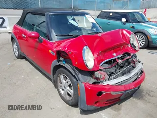 2007 MINI Convertible z VIN WMWRF335X7TG16764, wystawiony jako IAAI lot #42258381 z przebiegiem 129 416 mil mil oraz . Historia ofert i sprzedaży dostępna na DreamBid. Obrazek 1.