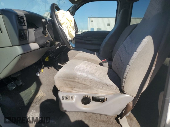 2000 Ford F-350 XL with VIN 3FTSW30F7YMA72223, listed as a Copart auction lot 81574774 with 203,727 mi miles and Salvage Title. Bid and sale history available at DreamBid. Image 7.