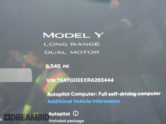 2024 Tesla Model Y Long Range z VIN 7SAYGDEEXRA263444, wystawiony jako IAAI lot #40199252 z przebiegiem 9 540 mil mil oraz . Historia ofert i sprzedaży dostępna na DreamBid. Obrazek 7.