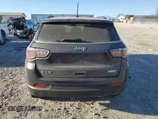 2020 Jeep Compass Altitude z VIN 3C4NJDBB6LT125469, wystawiony jako Copart lot #88016245 z przebiegiem 52 347 mil mil oraz Szkoda całkowita • Salvage title. Historia ofert i sprzedaży dostępna na DreamBid. Obrazek 6.