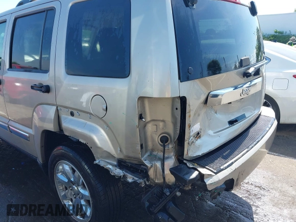2010 Jeep Liberty Limited z VIN 1J4PN5GK0AW112035, wystawiony jako IAAI lot #42145071 z przebiegiem 151 889 mil mil oraz . Historia ofert i sprzedaży dostępna na DreamBid. Obrazek 17.