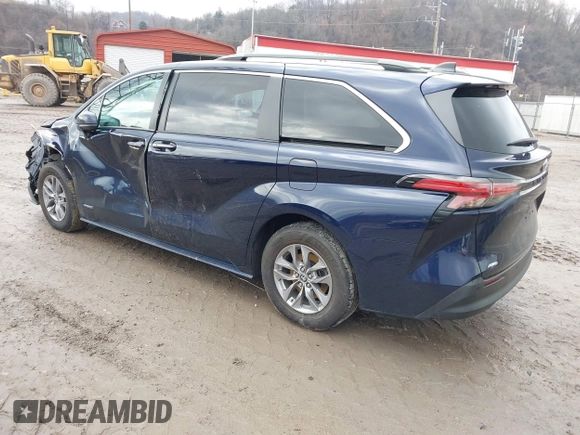 2021 Toyota Sienna XLE with VIN 5TDJSKFC0MS015340, listed as a IAAI auction lot 41683182 with 47,047 mi miles. Bid and sale history available at carsss.com. Image 3.