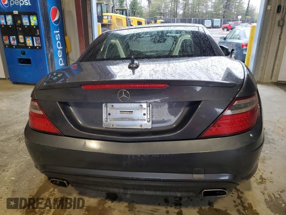 2015 Mercedes-Benz SLK 250 z VIN WDDPK4HA9FF104558, wystawiony jako Copart lot #52104545 z przebiegiem 77 054 mil mil oraz Szkoda całkowita • Salvage title. Historia ofert i sprzedaży dostępna na DreamBid. Obrazek 6.
