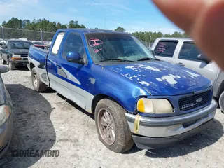 1998 Ford F-150 XL z VIN 1FTRX07L9WKB52729, wystawiony jako IAAI lot #41599414 z przebiegiem 343 167 mil mil oraz . Historia ofert i sprzedaży dostępna na DreamBid. Obrazek 1.
