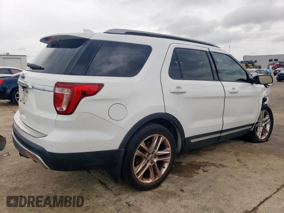 2017 Ford Explorer XLT z VIN 1FM5K7D81HGA26890, wystawiony jako Copart lot #60531395 z przebiegiem 139 008 mil mil oraz Szkoda całkowita • Salvage title. Historia ofert i sprzedaży dostępna na DreamBid. Obrazek 3.