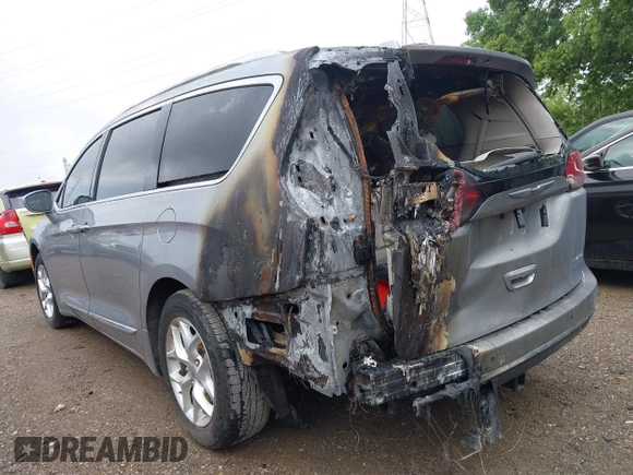 2020 Chrysler Pacifica Limited with VIN 2C4RC1GG2LR125406, listed as a IAAI auction lot 42452390 with 85,100 mi miles and . Bid and sale history available at DreamBid. Image 3.