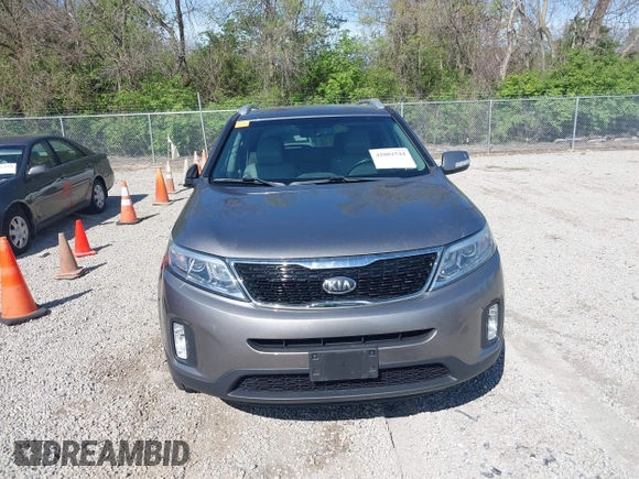 2015 Kia Sorento LX with VIN 5XYKTCA63FG654739, listed as a IAAI auction lot 42081544 with 121,024 mi miles. Bid and sale history available at carsss.com. Image 12.
