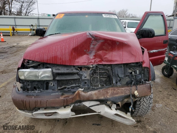 2002 Chevrolet S-10 LS with VIN 1GCCT19W828236708, listed as a Copart auction lot 49498415 with 243,633 mi miles and Salvage Title. Bid and sale history available at carsss.com. Image 5.