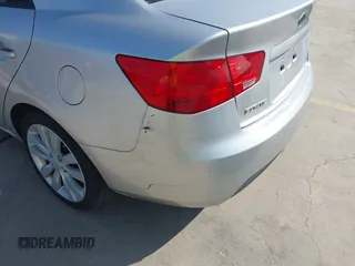 2010 Kia Forte SX с VIN KNAFW4A34A5116442, выставлен на аукционе IAAI как лот 42202552 с пробегом 133 303 миль миль и . История ставок и продаж доступна на DreamBid. Изображение 18.