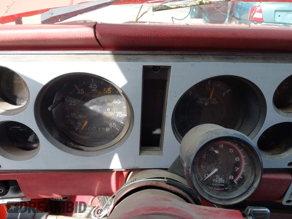 1984 Chevrolet Blazer z VIN 1G8CT18B1E8203630, wystawiony jako IAAI lot #42143372 z przebiegiem 15 mil mil oraz . Historia ofert i sprzedaży dostępna na DreamBid. Obrazek 7.