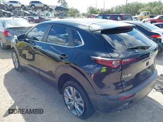 2021 Mazda CX-30 Select z VIN 3MVDMABL1MM251761, wystawiony jako IAAI lot #42267217 z przebiegiem 42 617 mil mil oraz . Historia ofert i sprzedaży dostępna na DreamBid. Obrazek 3.