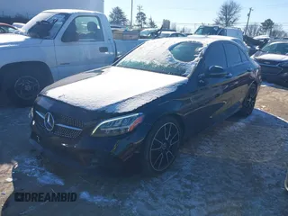 2019 Mercedes-Benz C 300 z VIN 55SWF8DB9KU322058, wystawiony jako IAAI lot #41387405 z przebiegiem 73 483 mil mil oraz . Historia ofert i sprzedaży dostępna na DreamBid. Obrazek 2.