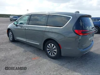 2022 Chrysler Pacifica Hybrid Limited z VIN 2C4RC1S71NR144989, wystawiony jako IAAI lot #40735375 z przebiegiem 61 361 mil mil oraz . Historia ofert i sprzedaży dostępna na DreamBid. Obrazek 3.