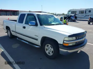 2001 Chevrolet Silverado 1500 LS with VIN 1GCEC19V61Z168966, listed as a IAAI auction lot 41824590 with 247,078 mi miles. Bid and sale history available at carsss.com. Image 1.