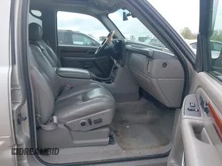 2004 Cadillac Escalade z VIN 1GYEK63N14R177291, wystawiony jako IAAI lot #42263535 z przebiegiem 170 550 mil mil oraz . Historia ofert i sprzedaży dostępna na DreamBid. Obrazek 5.