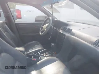 2000 Toyota Camry CE z VIN JT2BG28K3Y0513835, wystawiony jako IAAI lot #42309937 z przebiegiem 132 572 mil mil oraz . Historia ofert i sprzedaży dostępna na DreamBid. Obrazek 5.
