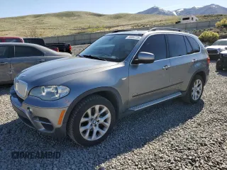 2013 BMW X5 xDrive35i z VIN 5UXZV4C59D0E01402, wystawiony jako Copart lot #55064725 z przebiegiem 108 373 mil mil oraz Szkody całkowita. Historia ofert i sprzedaży dostępna na DreamBid. Obrazek 1.