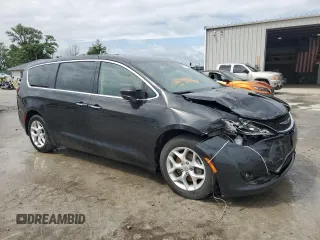 2018 Chrysler Pacifica Touring Plus with VIN 2C4RC1FG8JR116594, listed as a Copart auction lot 55222635 with 166,061 mi miles and Salvage title. Bid and sale history available at DreamBid. Image 4.