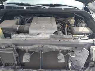 2008 Toyota Tundra z VIN 5TBEV541X8S482775, wystawiony jako IAAI lot #42225319 z przebiegiem 177 683 mil mil oraz . Historia ofert i sprzedaży dostępna na DreamBid. Obrazek 10.