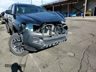 2017 Toyota Tacoma SR z VIN 5TFSX5ENXHX057041, wystawiony jako Copart lot #56187245 z przebiegiem 97 281 mil mil oraz Szkoda całkowita • Salvage title. Historia ofert i sprzedaży dostępna na DreamBid. Obrazek 13.