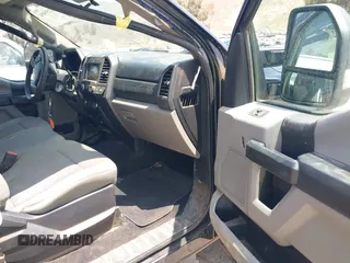 2020 Ford F-250 XL z VIN 1FT7W2BTXLEE69524, wystawiony jako IAAI lot #42155494 z przebiegiem 123 115 mil mil oraz . Historia ofert i sprzedaży dostępna na DreamBid. Obrazek 5.