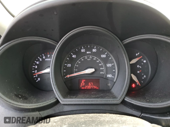 2017 Kia Rio LX z VIN KNADM4A38H6013560, wystawiony jako Copart lot #66905094 z przebiegiem 239 774 mil mil oraz Szkody całkowita. Historia ofert i sprzedaży dostępna na DreamBid. Obrazek 9.