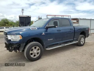 2020 Ram 2500 Big Horn z VIN 3C6UR5DL1LG298459, wystawiony jako Copart lot #53560845 z przebiegiem 75 376 mil mil oraz Nie do naprawy • Non repairable. Historia ofert i sprzedaży dostępna na DreamBid. Obrazek 1.