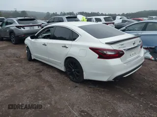 2017 Nissan Altima SL z VIN 1N4AL3AP7HC263627, wystawiony jako IAAI lot #40978960 z przebiegiem 149 182 mil mil oraz . Historia ofert i sprzedaży dostępna na DreamBid. Obrazek 3.