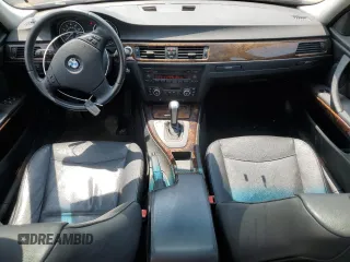 2007 BMW 3 Series 328i z VIN WBAVS13587FX15951, wystawiony jako Copart lot #61457175 z przebiegiem 153 167 mil mil oraz Czysty tytuł • Clean title. Historia ofert i sprzedaży dostępna na DreamBid. Obrazek 8.