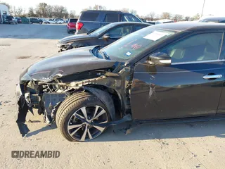 2016 Nissan Maxima Platinum z VIN 1N4AA6AP6GC430470, wystawiony jako IAAI lot #41390041 z przebiegiem 86 483 mil mil oraz . Historia ofert i sprzedaży dostępna na DreamBid. Obrazek 6.