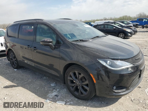 2018 Chrysler Pacifica Limited with VIN 2C4RC1GG8JR260368, listed as a Copart auction lot 52537355 with 102,112 mi miles and Salvage title. Bid and sale history available at DreamBid. Image 4.