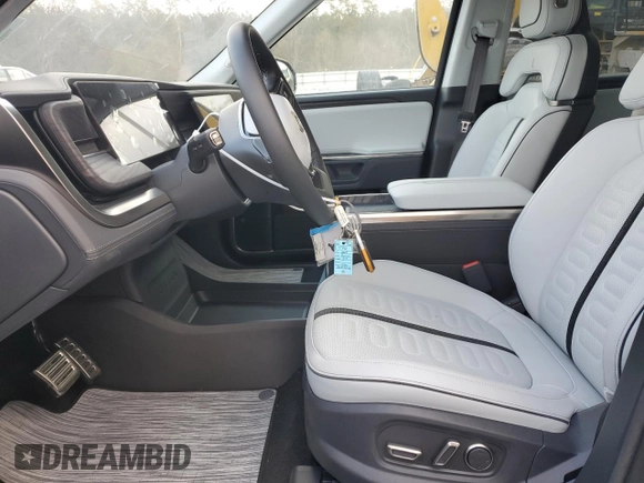 2023 Rivian R1S Launch Edition z VIN 7PDSGABL9PN022280, wystawiony jako Copart lot #83526124 z przebiegiem 51 mil mil oraz Szkoda całkowita • Salvage title. Historia ofert i sprzedaży dostępna na DreamBid. Obrazek 7.