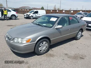 2000 Toyota Camry CE z VIN 4T1BG22K6YU682705, wystawiony jako IAAI lot #42080842 z przebiegiem 376 532 mil mil oraz . Historia ofert i sprzedaży dostępna na DreamBid. Obrazek 2.