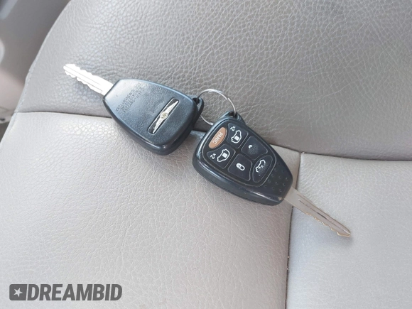 2007 Chrysler Town & Country Touring with VIN 2A4GP54L57R185569, listed as a IAAI auction lot 42152729 with 157,822 mi miles and . Bid and sale history available at DreamBid. Image 11.