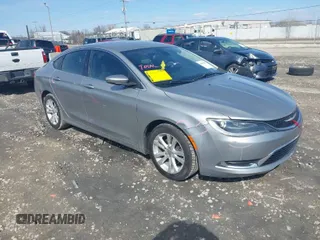 2015 Chrysler 200 Limited z VIN 1C3CCCAB1FN752554, wystawiony jako IAAI lot #41991099 z przebiegiem 105 521 mil mil oraz . Historia ofert i sprzedaży dostępna na DreamBid. Obrazek 1.