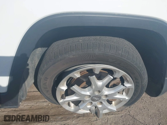 2014 Jeep Cherokee Latitude with VIN 1C4PJLCB1EW226188, listed as a IAAI auction lot 41869119 with 54,478 mi miles. Bid and sale history available at carsss.com. Image 19.