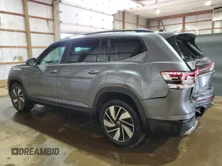 2025 Volkswagen Atlas SE with VIN 1V2HR2CA3SC512621, listed as a Copart auction lot 60779105 with 13,500 mi miles and Clean title. Bid and sale history available at DreamBid. Image 2.