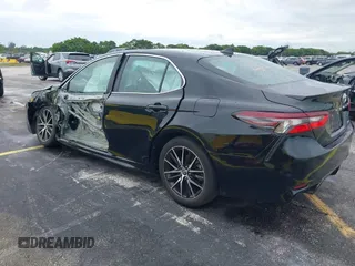 2023 Toyota Camry SE z VIN 4T1G11AK4PU121775, wystawiony jako IAAI lot #42236239 z przebiegiem 51 146 mil mil oraz . Historia ofert i sprzedaży dostępna na DreamBid. Obrazek 3.