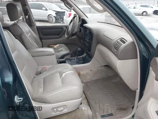 2000 Toyota Land Cruiser with VIN JT3HT05J8Y0084239, listed as a IAAI auction lot 41440548 with 240,000 mi miles. Bid and sale history available at carsss.com. Image 5.