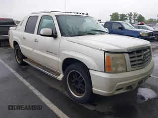 2006 Cadillac Escalade EXT z VIN 3GYEK62N76G203171, wystawiony jako IAAI lot #42322569 z przebiegiem 281 195 mil mil oraz . Historia ofert i sprzedaży dostępna na DreamBid. Obrazek 1.