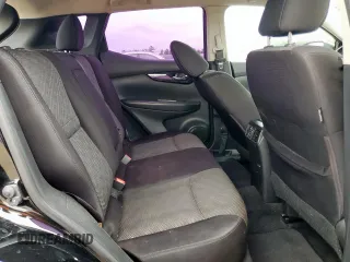 2017 Nissan Rogue SV z VIN JN1BJ1CP0HW008308, wystawiony jako Copart lot #58778515 z przebiegiem 80 075 mil mil oraz Szkoda całkowita • Salvage title. Historia ofert i sprzedaży dostępna na DreamBid. Obrazek 11.