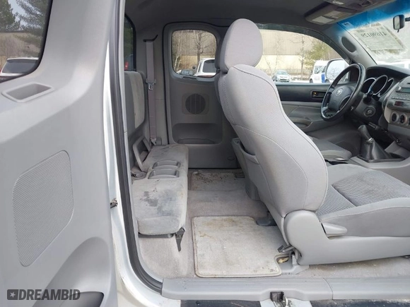 2005 Toyota Tacoma with VIN 5TEUU42N85Z043059, listed as a IAAI auction lot 41690129 with 129,927 mi miles. Bid and sale history available at carsss.com. Image 8.