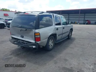2006 Chevrolet Tahoe LS z VIN 1GNEC13V86R135510, wystawiony jako IAAI lot #42123092 z przebiegiem 370 153 mil mil oraz . Historia ofert i sprzedaży dostępna na DreamBid. Obrazek 4.