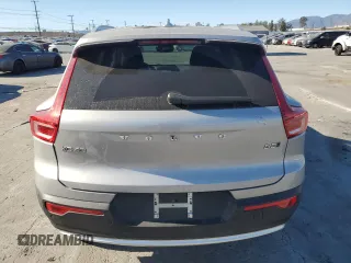 2024 Volvo XC40 Plus Bright Theme z VIN YV4L12UE8R2381381, wystawiony jako Copart lot #46183675 z przebiegiem 5 666 mil mil oraz Szkoda całkowita • Salvage title. Historia ofert i sprzedaży dostępna na DreamBid. Obrazek 6.