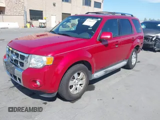 2010 Ford Escape Limited z VIN 1FMCU9EG8AKB12381, wystawiony jako IAAI lot #42385229 z przebiegiem 141 657 mil mil oraz . Historia ofert i sprzedaży dostępna na DreamBid. Obrazek 17.