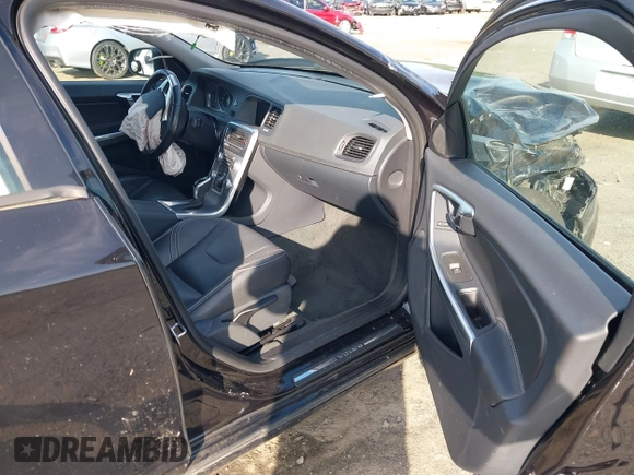 2017 Volvo S60 Dynamic с VIN YV140MTL2H2437104, выставлен на аукционе IAAI как лот 42398891 с пробегом 78 162 миль миль и . История ставок и продаж доступна на DreamBid. Изображение 5.