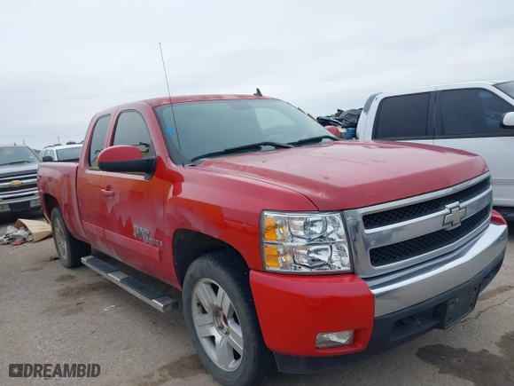 2008 Chevrolet Silverado 1500 LT w/1LT with VIN 2GCEC19J581317917, listed as a IAAI auction lot 41634804 with 129,305 mi miles. Bid and sale history available at carsss.com. Image 1.
