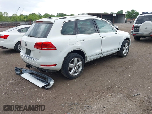2013 Volkswagen Touareg Exec z VIN WVGEF9BP5DD005322, wystawiony jako IAAI lot #42146276 z przebiegiem 154 498 mil mil oraz . Historia ofert i sprzedaży dostępna na DreamBid. Obrazek 4.